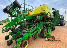 PLANTADEIRA JOHN DEERE DB 40 – 23 LINHAS X 0,50 CM