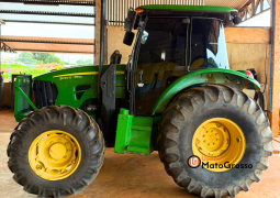 TRATOR JOHN DEERE 5090E