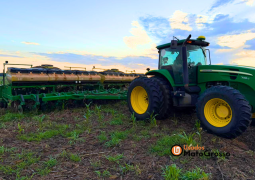 CONJUNTO JOHN DEERE TRATOR 7225J PLANTADEIRA CCS 2100 20 LINHAS X 0,50 CM full