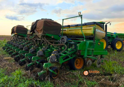 CONJUNTO JOHN DEERE TRATOR 7225J PLANTADEIRA CCS 2100 20 LINHAS X 0,50 CM full