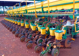 COJUNTO DE PLANTIO TRATOR VALTRA BT 210 + PLANTADEIRA TATU USAP 29 LINHAS X 0,50 CM full