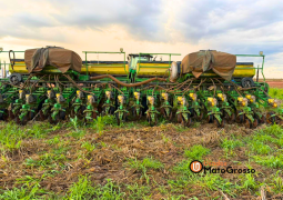 CONJUNTO JOHN DEERE TRATOR 7225J PLANTADEIRA CCS 2100 20 LINHAS X 0,50 CM full