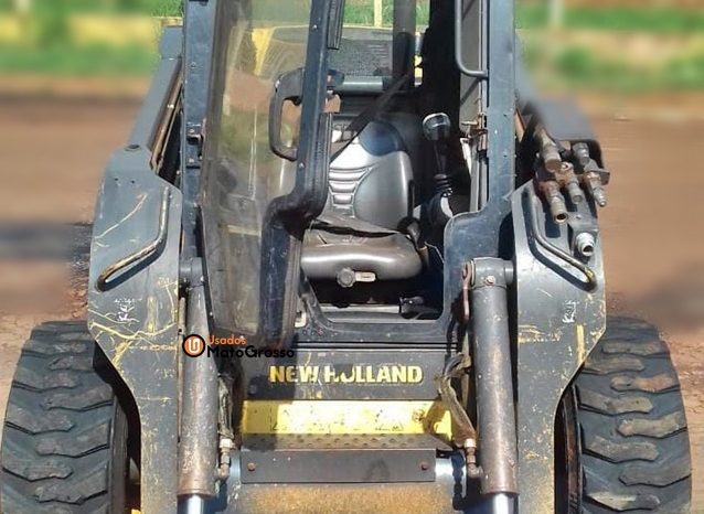 MINI CARREGADEIRA NEW HOLLAND L225 completo