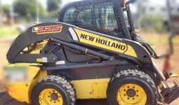 MINI CARREGADEIRA NEW HOLLAND L225