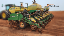 PLANTADEIRA JOHN DEERE 2122 24 LINHAS DE 0,45 CM completo