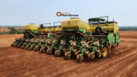 PLANTADEIRA JOHN DEERE 2122 24 LINHAS DE 0,45 CM