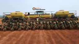 PLANTADEIRA JOHN DEERE 2122 24 LINHAS DE 0,45 CM completo