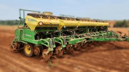 PLANTADEIRA JOHN DEERE 2122 24 LINHAS DE 0,45 CM completo