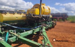 PLANTADEIRA JOHN DEERE 2130 – 30 LINHAS DE 45 CM completo