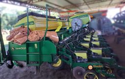 PLANTADEIRA JOHN DEERE 2113 – 12 LINHAS DE 60CM completo