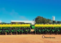 PLANTADEIRA JOHN DEERE – 2130 CCS 30 LINHAS DE 45CM