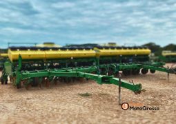 PLANTADEIRA JOHN DEERE 2122 – 20 LINHAS DE 50CM completo