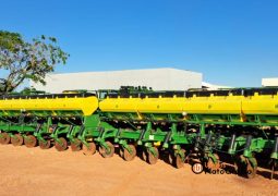 PLANTADEIRA JOHN DEERE – 2130 CCS 30 LINHAS DE 45CM completo