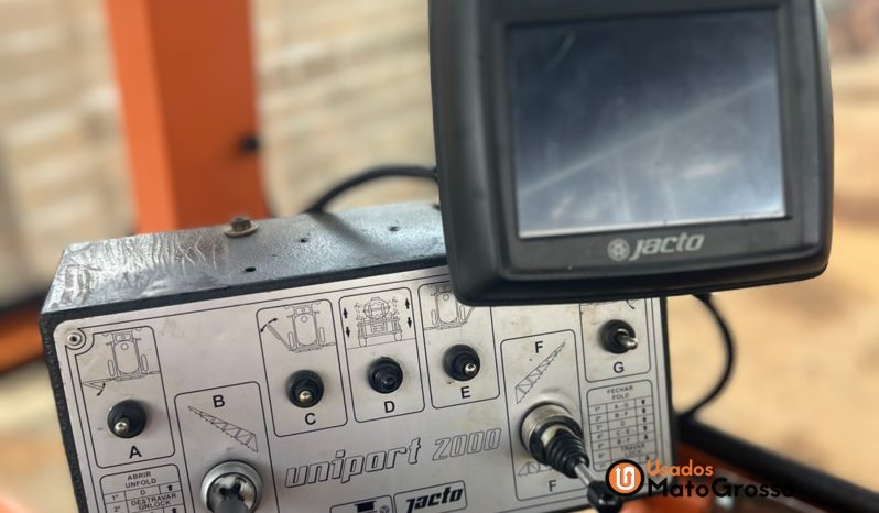 PULVERIZADOR  JACTO UNIPORT 2000 – 24 METROS DE BARRA COM PILOTO HIDRAULICO completo