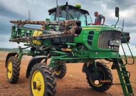 PULVERIZADOR JOHN DEERE 4025 – 30 METROS DE BARRA-FIBRA DE CARBONO