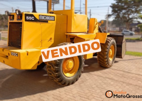 PA CARREGADEIRA MICHIGAN 55C – MOTOR MBOM 366 TURBO, CLARK 28.000, REVISADA E PINTADA