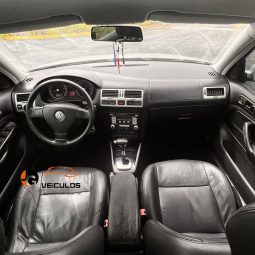 WOLKSWAGEN BORA  2.0 AUTOMATICO completo