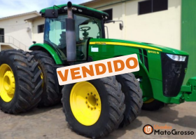 TRATOR JOHN DEERE 8400R – COM PILOTO E GPS FILIPADO FRENTE E TRASEIRO