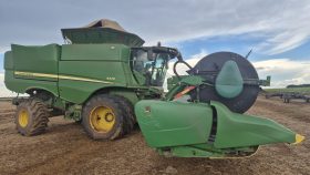 COLHEITADEIRA JOHN DEERE S670 – PLATAFORMA DRAPER 35 PÉS C/ PILOTO