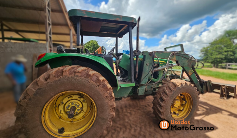 TRATOR JOHN DEERE 6110J – C/ LÂMINA DIANTEIRA completo