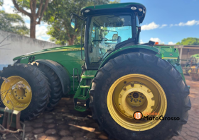 TRATOR JOHN DEERE 8335R – C/ PILOTO E GPS FILIPADO FRENTE E TRASEIRA SUSPENSÃO DIANTEIRA