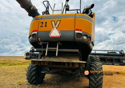 COLHEITADEIRA VALTRA BC 7800 – PLATAFORMA 40 PÉS DRAPER C/ PILOTO AUTOMÁTICO completo
