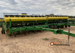 PLANTADEIRA JOHN DEERE 2122 – 20 LINHAS X 0,50 CM C/ DISCOS E BOTINHAS C/ DESARME PNEUMÁTICOS completo