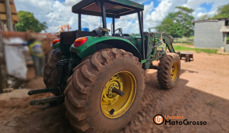 TRATOR JOHN DEERE 6110J – C/ LÂMINA DIANTEIRA completo
