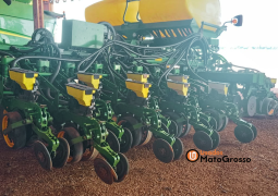 PLANTADEIRA JOHN DEERE DB 27 LINHAS COM ESPAÇAMENTO DE 50 CM completo