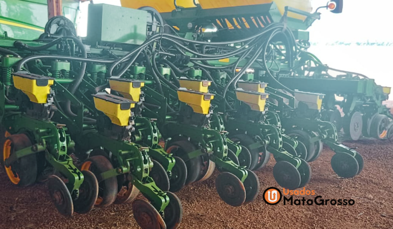 PLANTADEIRA JOHN DEERE DB 27 LINHAS COM ESPAÇAMENTO DE 50 CM completo