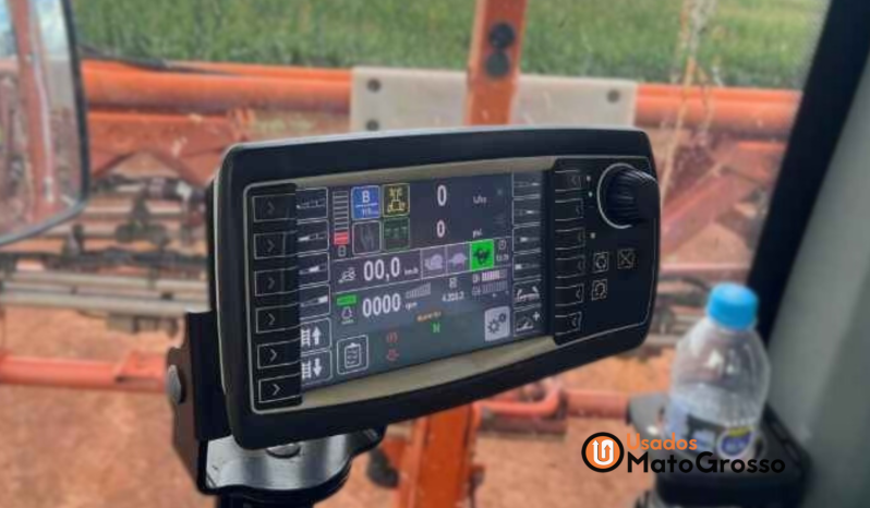 PULVERIZADOR JACTO UNIPORT 3030 – 32 METROS DE BARRA C/PILOTO E GPS TRIMBLE C/DIRECIONAL TRASEIRO completo