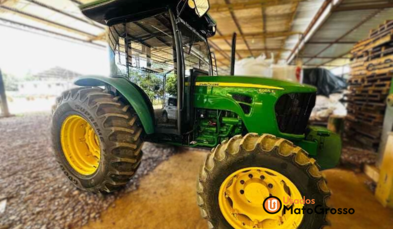 TRATOR JOHN DEERE 5085E completo