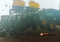 PLANTADEIRA JOHN DEERE DB 27 LINHAS COM ESPAÇAMENTO DE 50 CM completo