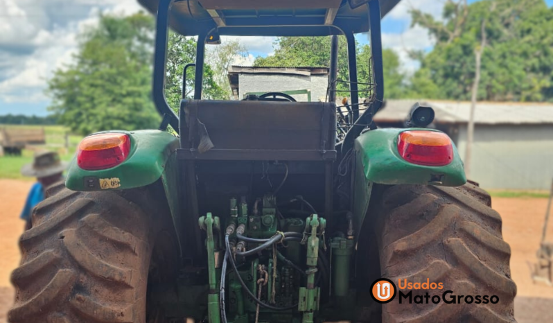 TRATOR JOHN DEERE 6110J – C/ LÂMINA DIANTEIRA completo