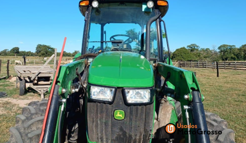 TRATOR JOHN DEERE 5090E – C/ LÂMINA E CONCHA C/ ENGATE RÁPIDO completo