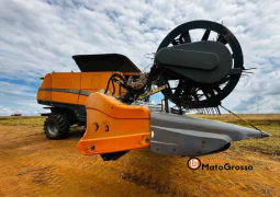 COLHEITADEIRA VALTRA BC 7800 – PLATAFORMA 40 PÉS DRAPER C/ PILOTO AUTOMÁTICO completo