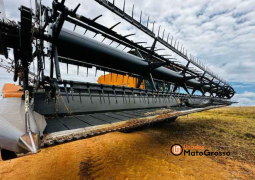 COLHEITADEIRA VALTRA BC 7800 – PLATAFORMA 40 PÉS DRAPER C/ PILOTO AUTOMÁTICO completo