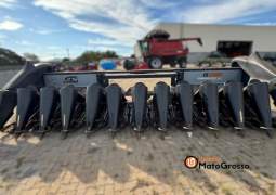 COLHEITADEIRA CASE 2688 – PLATAFORMA 30 PÉS CARACOL + PLATAFORMA DE MILHO GTS 12X50 completo