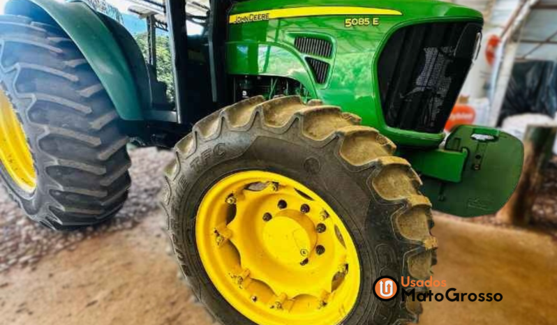 TRATOR JOHN DEERE 5085E completo