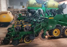 PLANTADEIRA JOHN DEERE DB MAXEMBERGE 27 LINHAS DE 45 CM completo