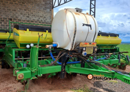 PLANTADEIRA JOHN DEERE 2126 –  C/ DISCO E BOTINHA E TANQUE DE INOCULANTE completo