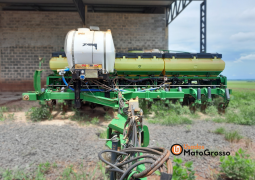 PLANTADEIRA JOHN DEERE 2126 –  C/ DISCO E BOTINHA E TANQUE DE INOCULANTE completo