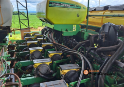 PLANTADEIRA JOHN DEERE 2126 –  C/ DISCO E BOTINHA E TANQUE DE INOCULANTE completo
