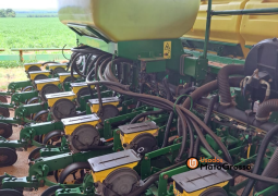 PLANTADEIRA JOHN DEERE 2126 –  C/ DISCO E BOTINHA E TANQUE DE INOCULANTE completo