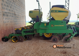 PLANTADEIRA JOHN DEERE 2126 –  C/ DISCO E BOTINHA E TANQUE DE INOCULANTE