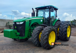 TRATOR JOHN DEERE 8400R – C/ PILOTO E GPS FILIPADO DIANTEIRO E TRASEIRO C/ SUSPENSÃO DIANTEIRA