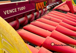 COLHEITADEIRA MASSEY FERGUSON 9895 – PLATAFORMA 40 PÉS DRAPER C/ PILOTO AUTOMÁTICO + PLATAFORMA DE MILHO VENCE TUDO PM16L – 16 LINHAS X 0,45 CM completo