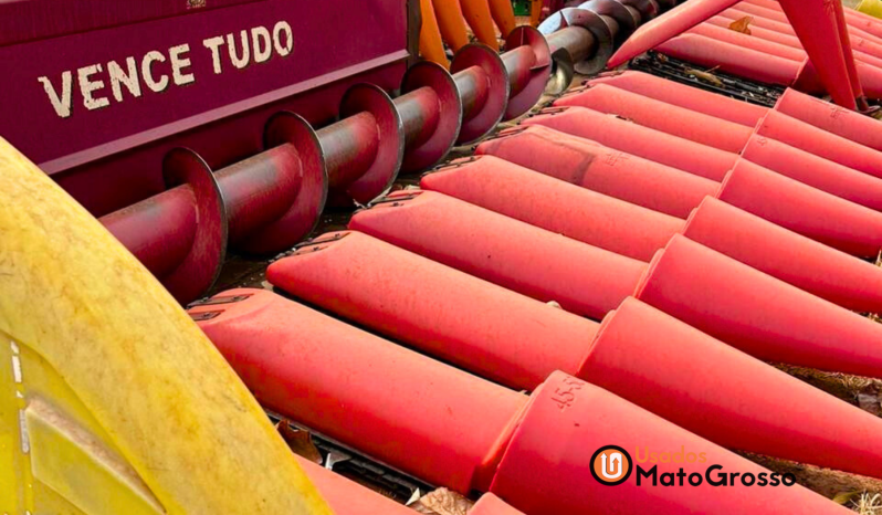 COLHEITADEIRA MASSEY FERGUSON 9895 – PLATAFORMA 40 PÉS DRAPER C/ PILOTO AUTOMÁTICO + PLATAFORMA DE MILHO VENCE TUDO PM16L – 16 LINHAS X 0,45 CM completo