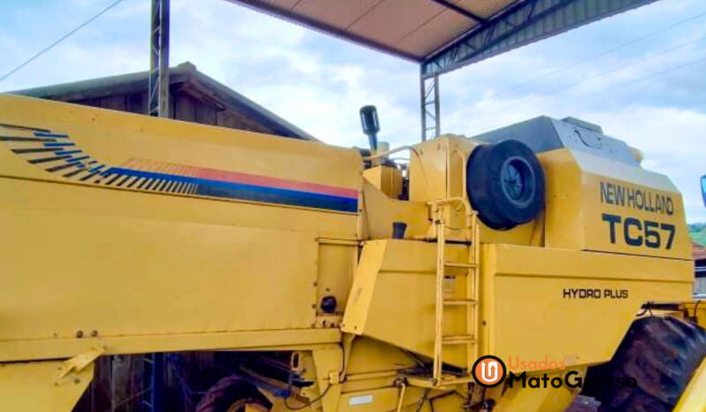 COLHEITADEIRA NEW HOLLAND TC57 – PLATAFORMA 19 PÉS PENEIRA NIVELANTE completo