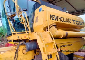 COLHEITADEIRA NEW HOLLAND TC57 – PLATAFORMA 19 PÉS PENEIRA NIVELANTE